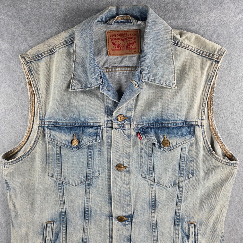 Levi's Denim Vest Mens XL Light Wash Faded Sleeveless Trucker Jacket